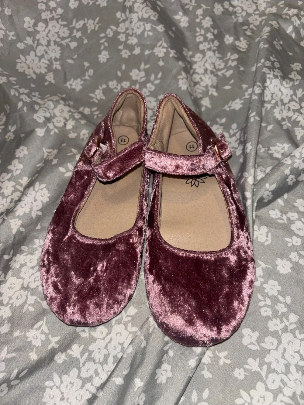 Girls velvet flats